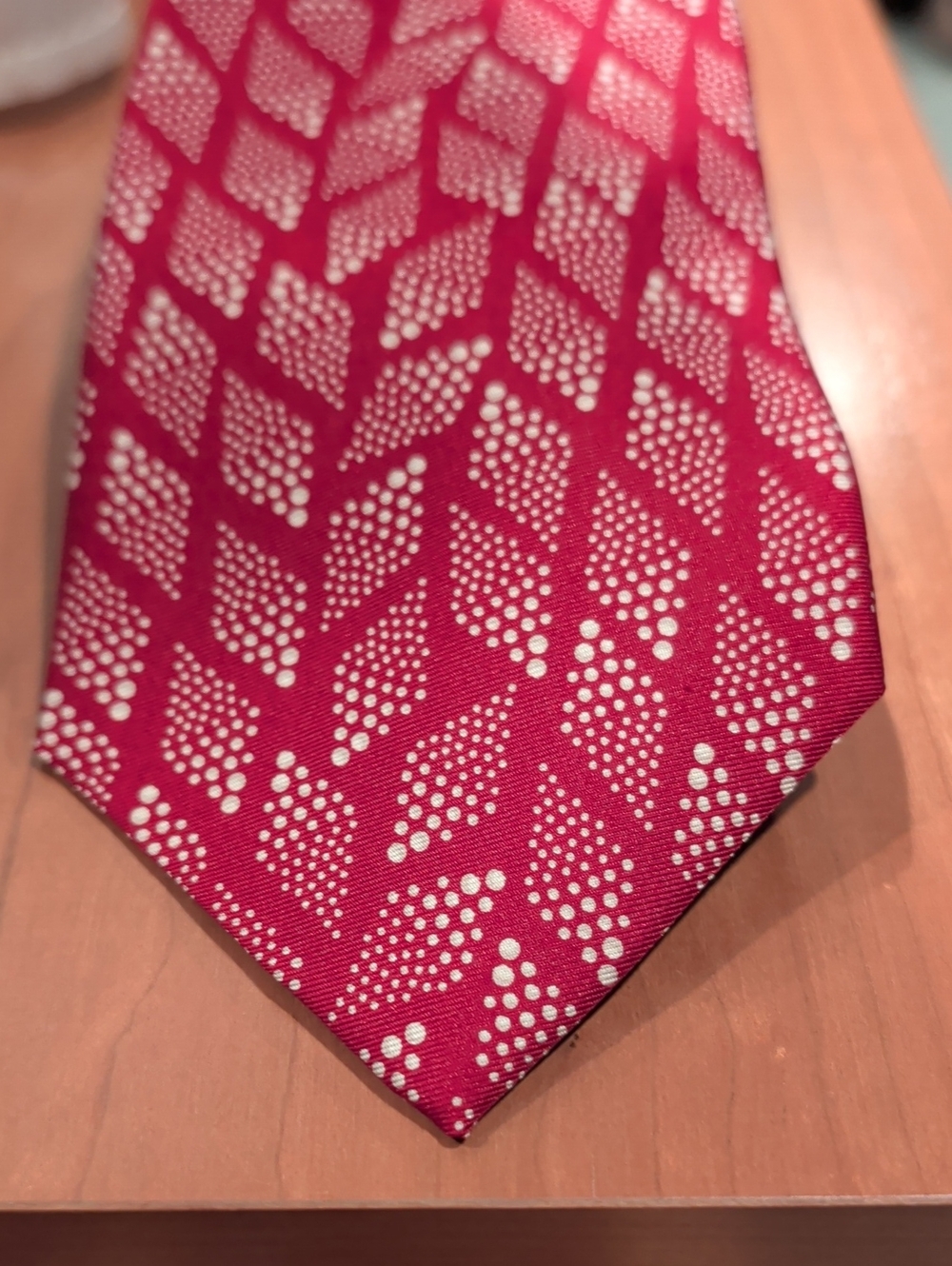 Men's Red Geometric Dot Tie - Sleek Patterned Neckwear